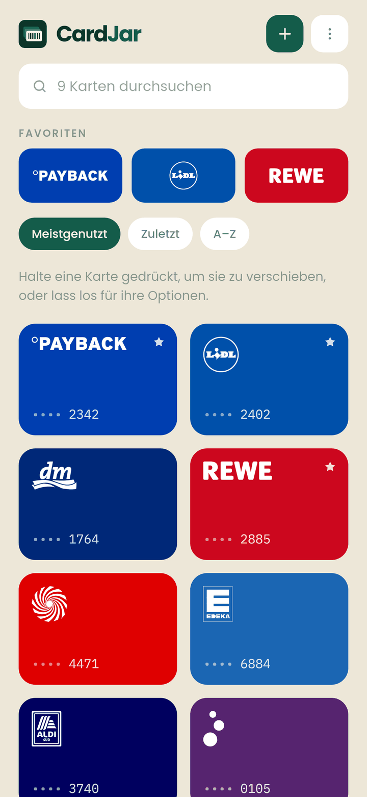 Die CardJar Übersicht: ein Raster aus Kundenkarten in der jeweiligen Farbe des Händlers, mit Payback, Lidl Plus und dm als Favoriten