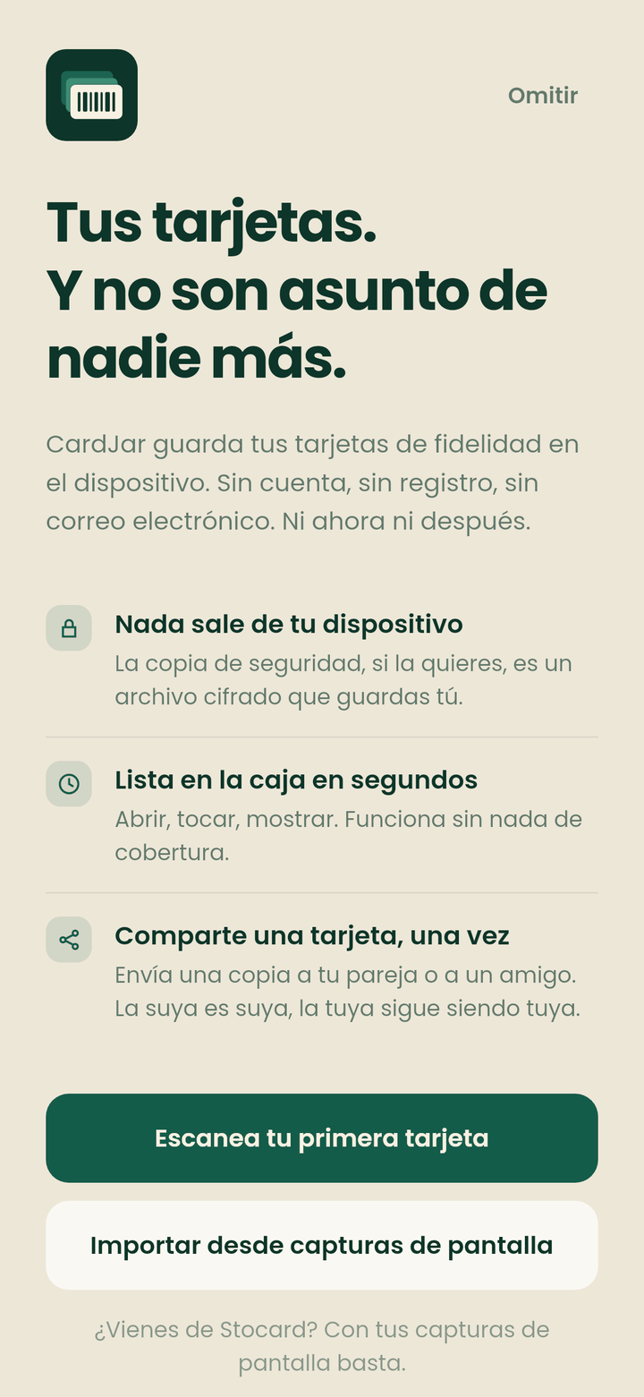 El primer inicio de CardJar, con el título «Tus tarjetas. Y no son asunto de nadie más.» y botones para escanear una primera tarjeta o importar capturas de pantalla