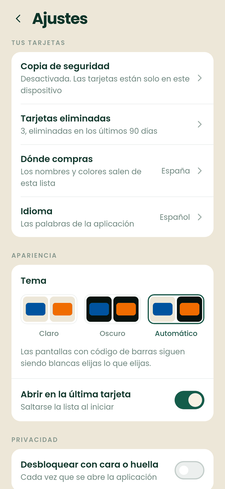 Los ajustes de CardJar con la copia de seguridad, las tarjetas eliminadas, el país, el tema y el bloqueo por huella