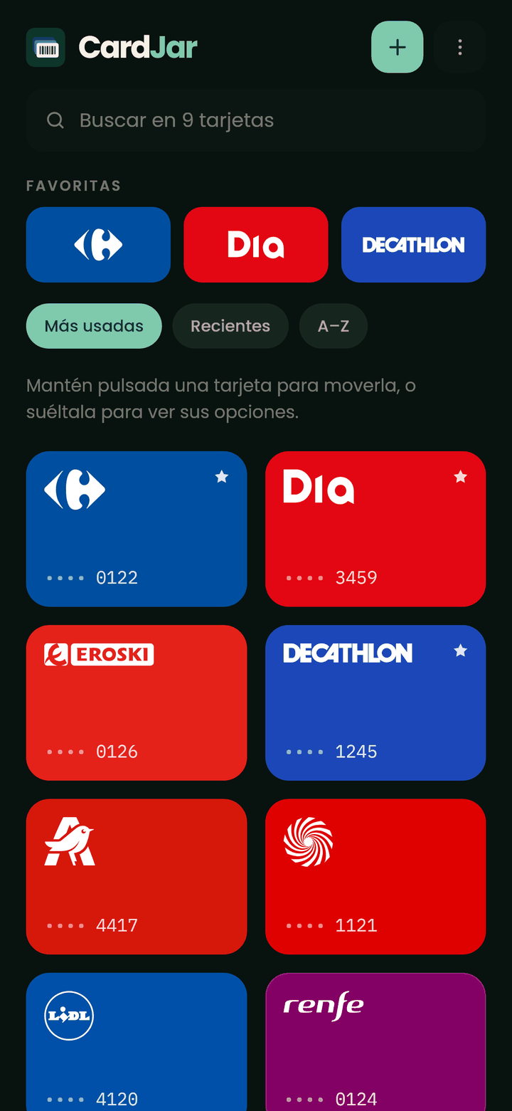 La lista de tarjetas en modo oscuro, los mosaicos de los comercios conservan sus propios colores de marca sobre un fondo casi negro