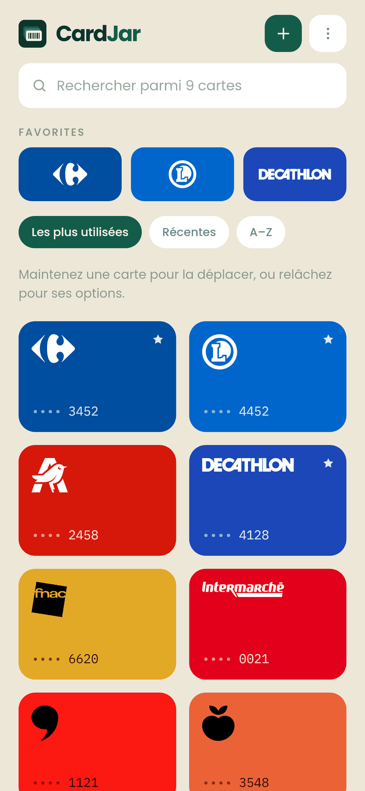 L'écran principal de CardJar : une grille de cartes de fidélité aux couleurs de chaque enseigne, avec Carrefour, Auchan et Decathlon en favoris