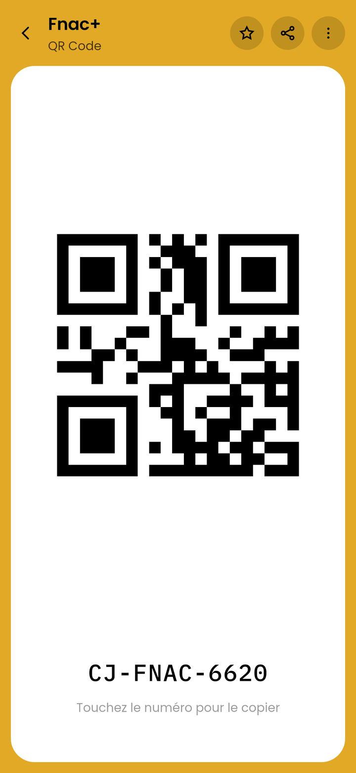 L'écran de caisse affichant un code QR Fnac+ avec le numéro d'adhérent en dessous
