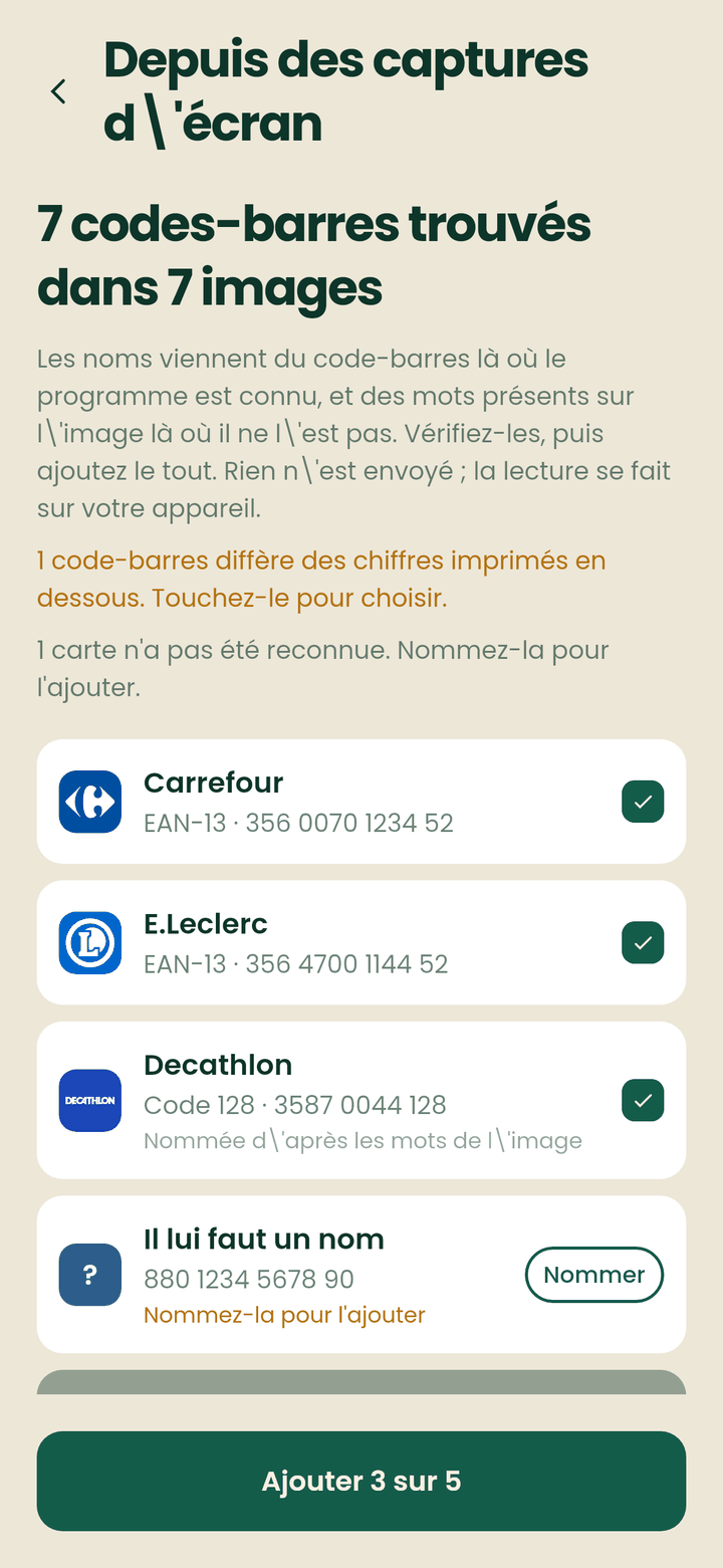 L'écran d'import groupé lisant cinq codes-barres dans sept images, avec un avertissement sur un programme qui génère un code différent à chaque fois