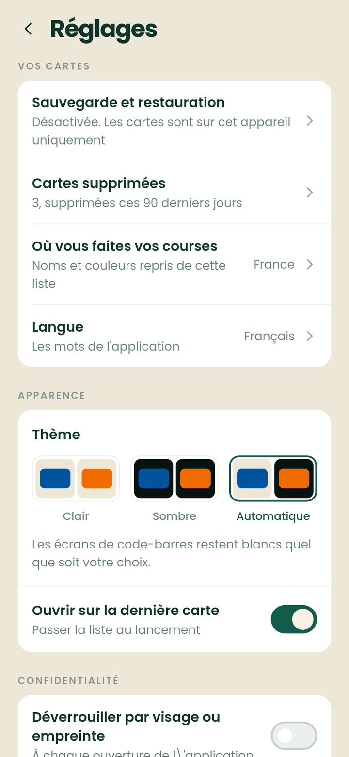 Les réglages de CardJar montrant la sauvegarde, les cartes supprimées, le pays, le thème et le verrouillage par empreinte