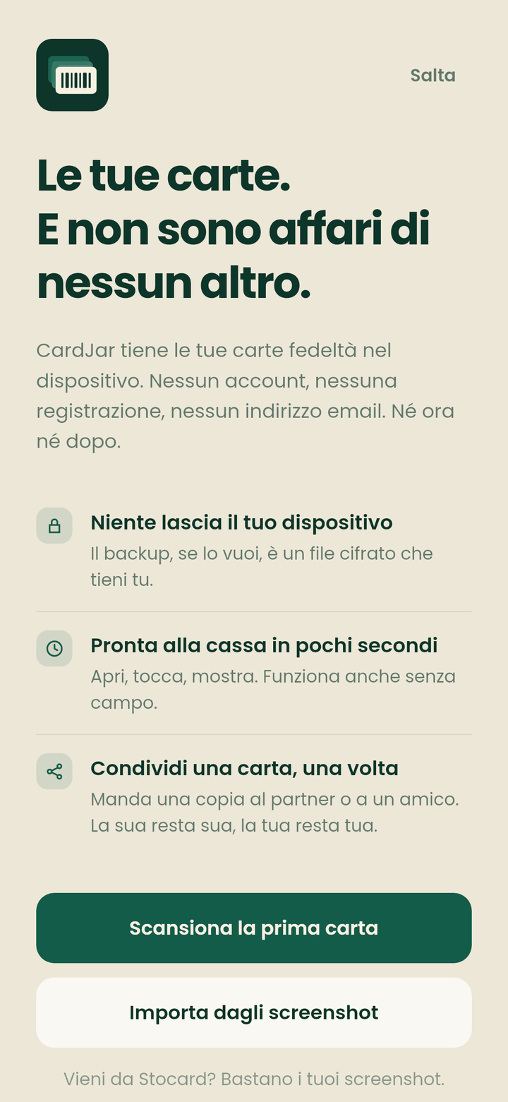 Il primo avvio di CardJar, con il titolo «Le tue carte. E non sono affari di nessun altro.» e i pulsanti per scansionare una prima carta o importare dagli screenshot