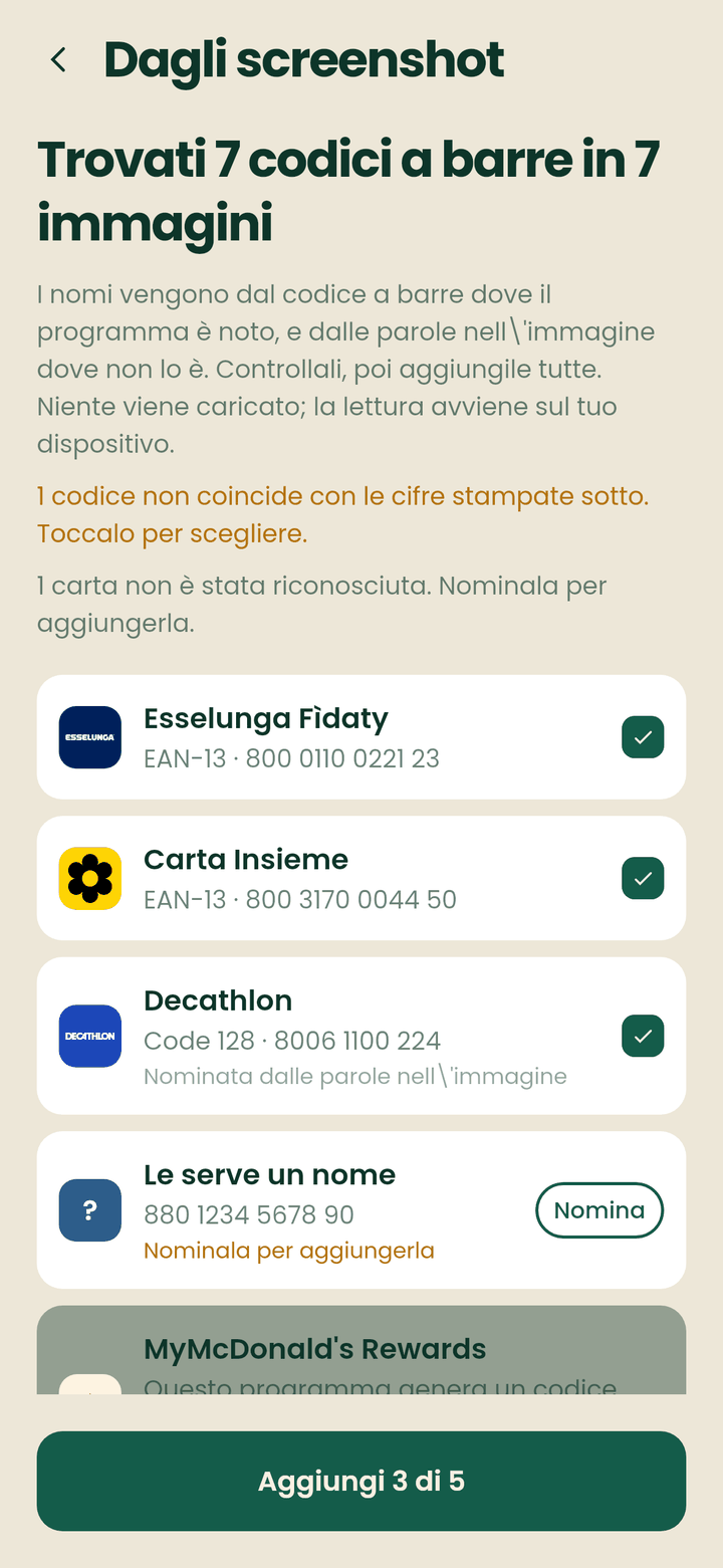 La schermata di importazione in blocco che legge cinque codici a barre da sette immagini, con un avviso su un programma che genera un codice nuovo ogni volta