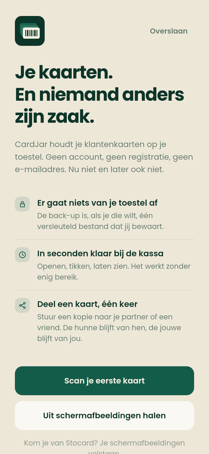 Het eerste scherm van CardJar, met de kop „Je kaarten. En niemand anders zijn zaak.” en knoppen om een eerste kaart te scannen of schermafbeeldingen binnen te halen