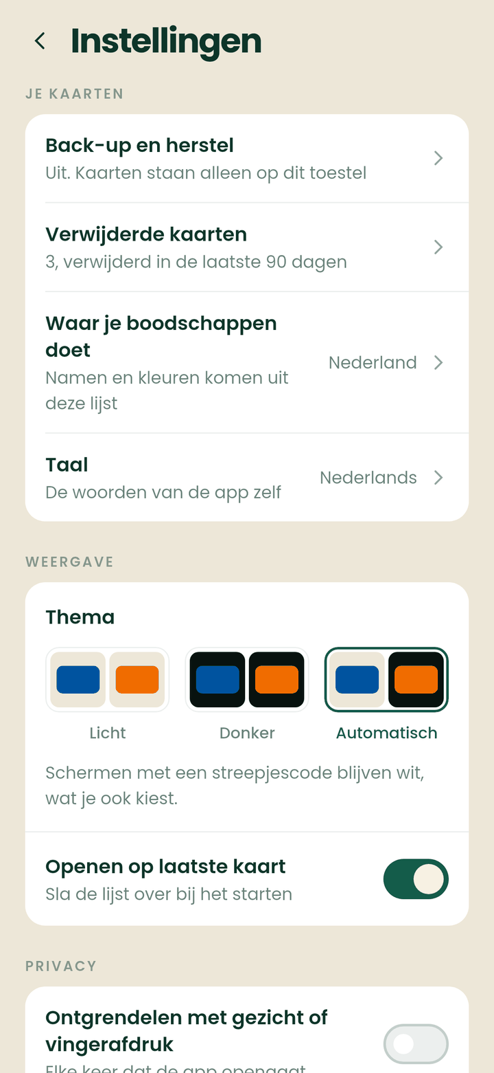 De instellingen van CardJar met back-up, verwijderde kaarten, land, thema en vingerafdrukvergrendeling